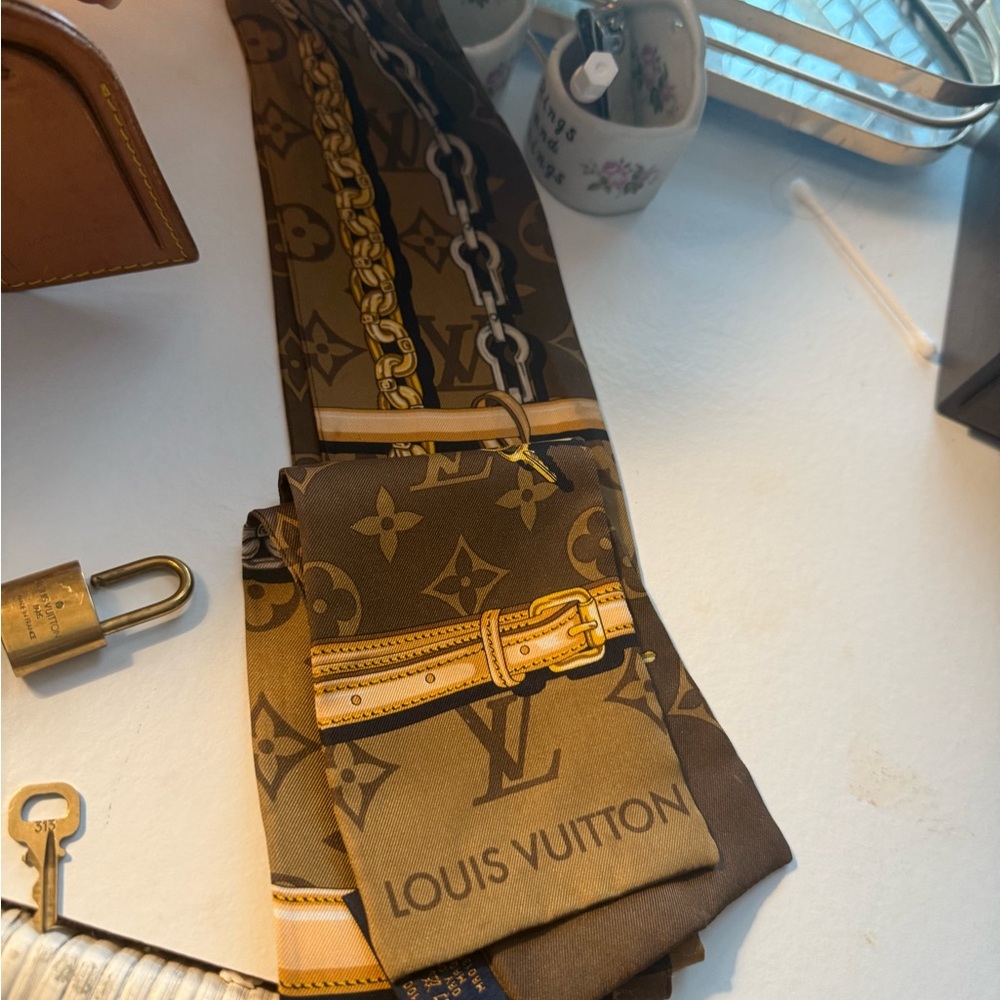 Authentic Louis Vuitton Brown Satchel with Iconic Monogram. - Picture 7 of 16